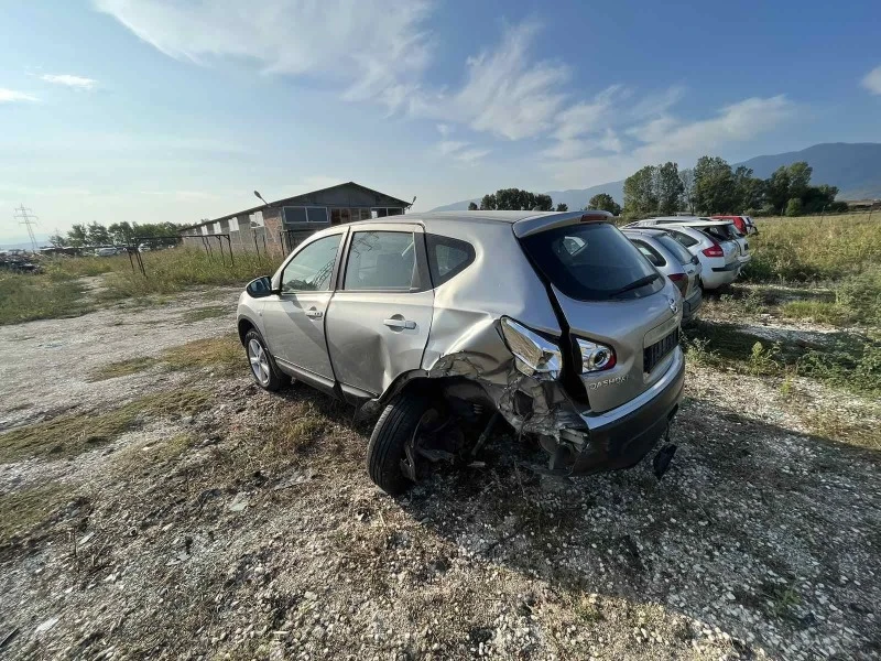 Nissan Qashqai 2.0dci, снимка 6 - Автомобили и джипове - 46560715