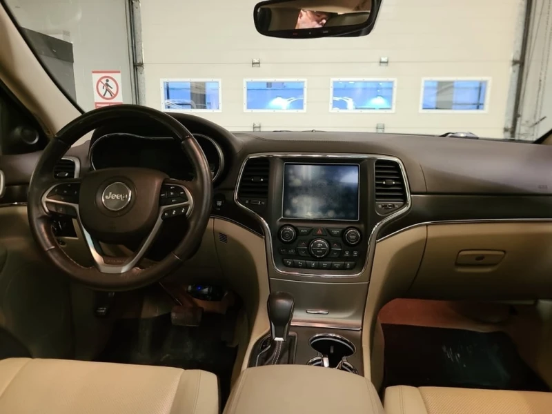 Jeep Grand cherokee 2018 OVERLAND * CARFAX * БЕЗ ПЪРВОНАЧАЛНА ВНОСКА, снимка 11 - Автомобили и джипове - 53008357