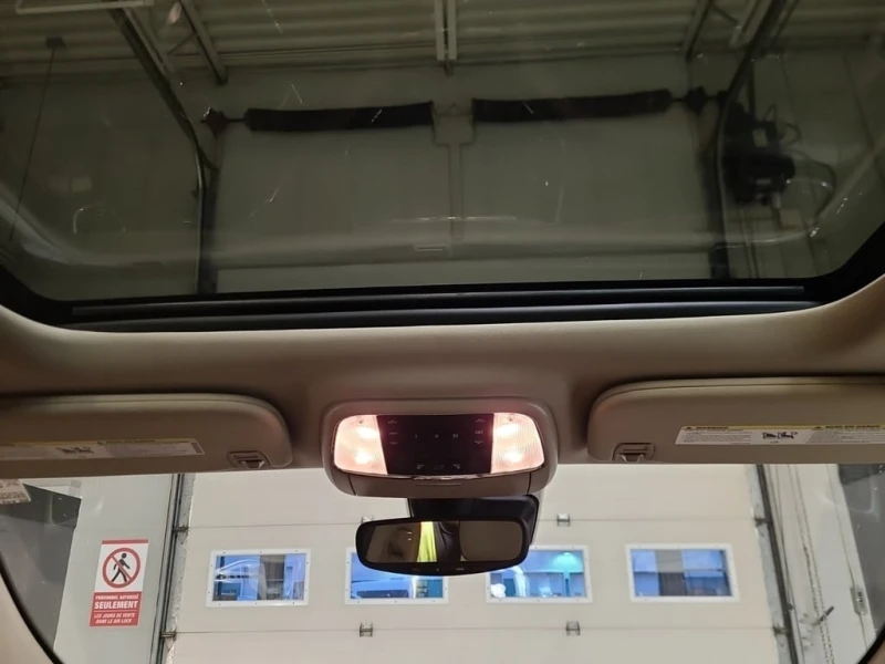 Jeep Grand cherokee 2018 OVERLAND * CARFAX * БЕЗ ПЪРВОНАЧАЛНА ВНОСКА, снимка 12 - Автомобили и джипове - 53008357