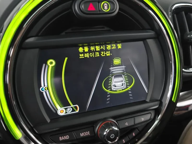Mini Countryman 2.0D, снимка 16 - Автомобили и джипове - 56324877