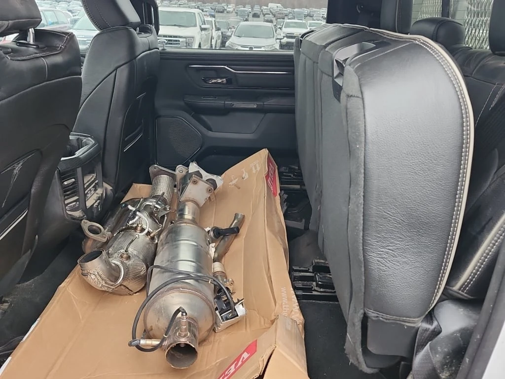 Dodge RAM 1500 * LIMITED CREW CAB SHORT BED * CARFAX * ��� ������ | Mobile.bg � ����������� 13