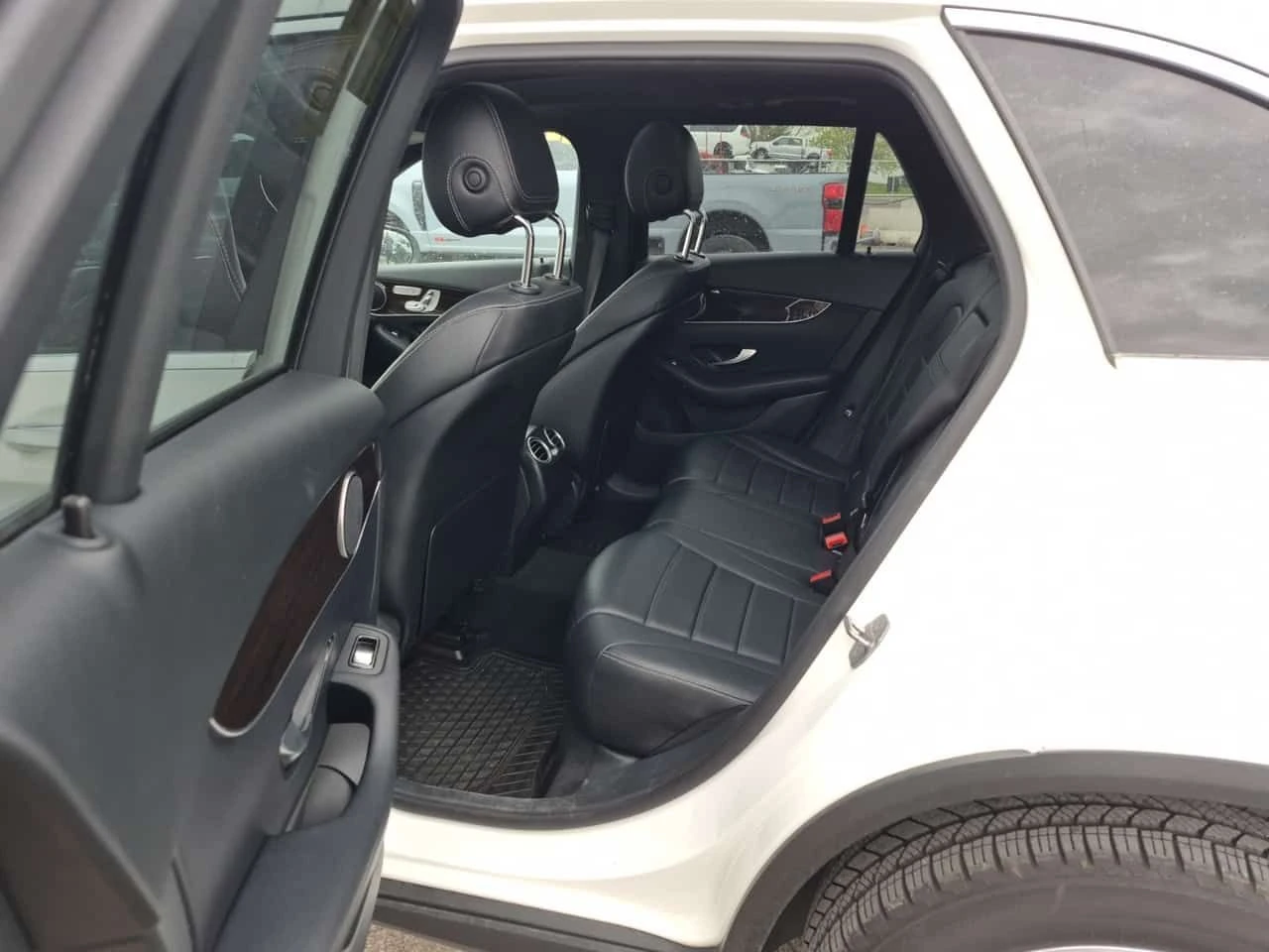 Mercedes-Benz GLC 300 * CARFAX * 2 КЛЮЧА * ПАНОРАМА * ПОДГРЕВИ * , снимка 12 - Автомобили и джипове - 54497145