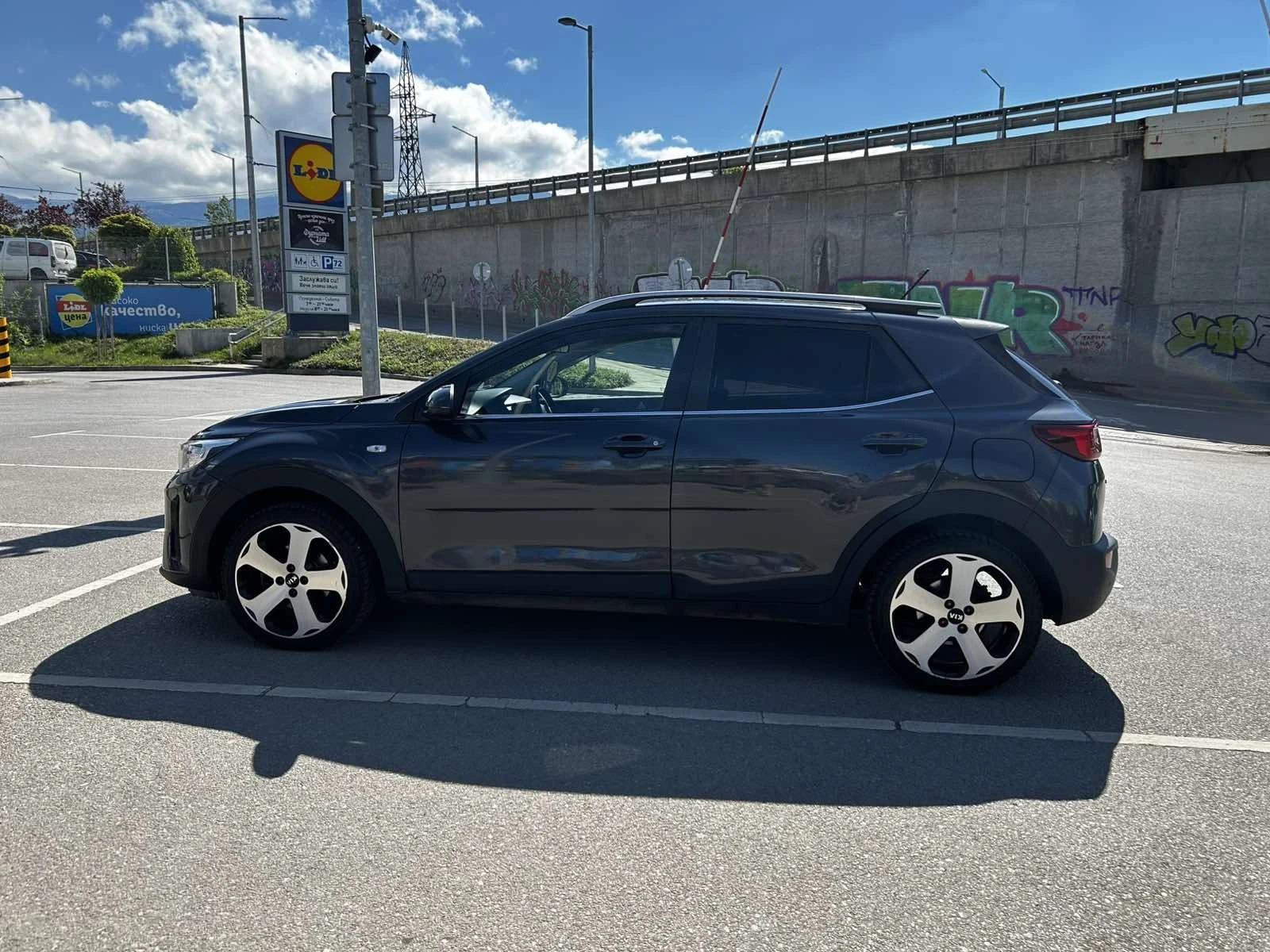 Kia Stonic T-GDI, снимка 9 - Автомобили и джипове - 54622577