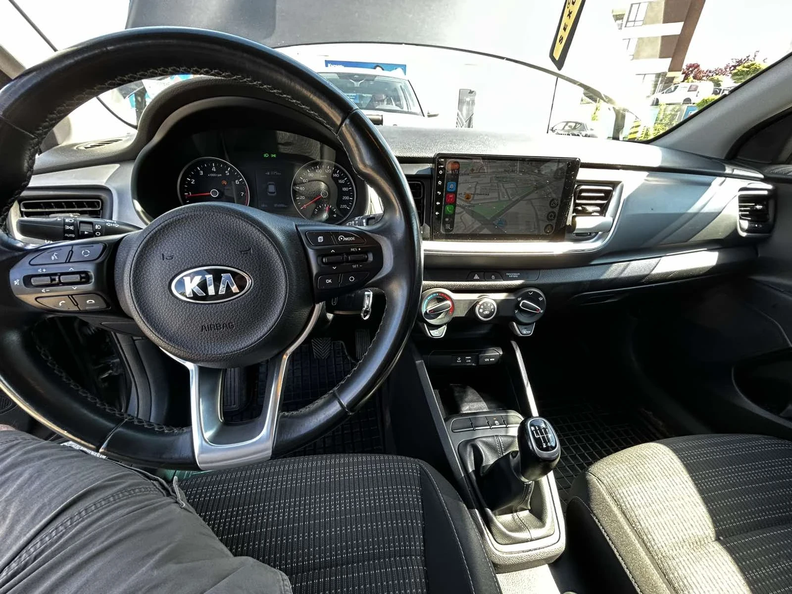 Kia Stonic T-GDI, снимка 10 - Автомобили и джипове - 54622577