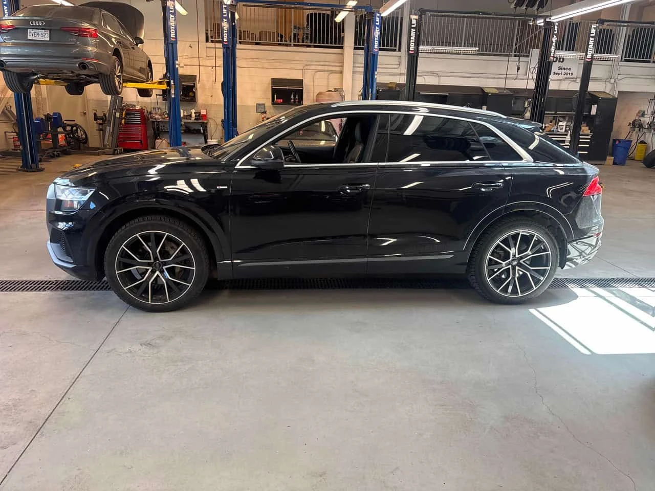 Audi Q8 * Progressiv * CARFAX * ЦЕНА ДО БГ, снимка 2 - Автомобили и джипове - 54902669