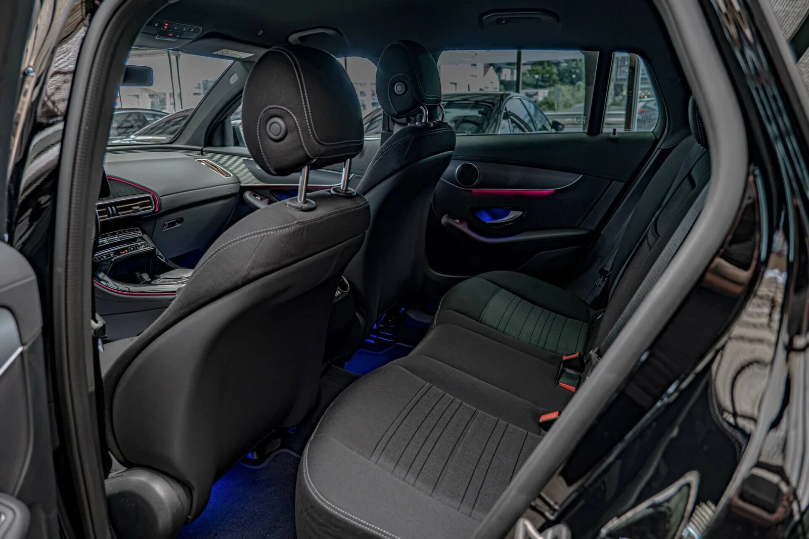 Mercedes-Benz EQC 400/4Маtik/Камера/Амбиент/MBUX/Подгрев, снимка 6 - Автомобили и джипове - 55141067