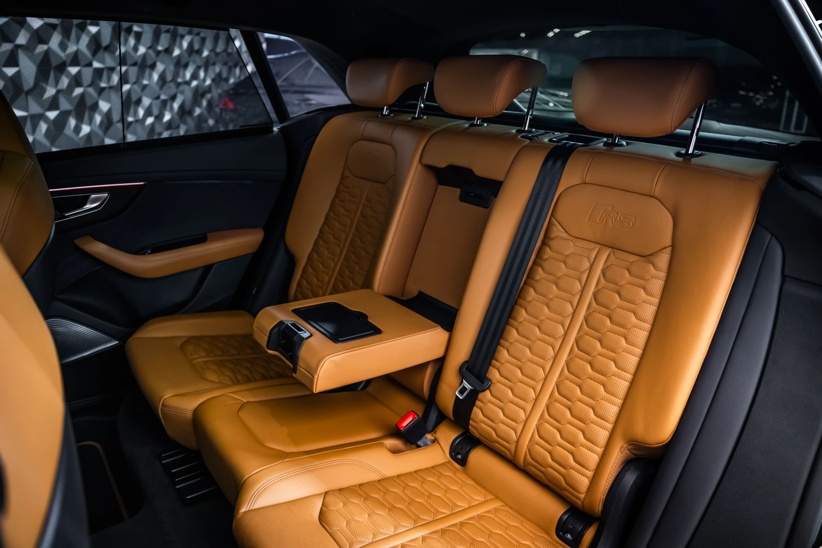 Audi RSQ8 Performance* Carbon* B&O* 360, снимка 16 - Автомобили и джипове - 55637902