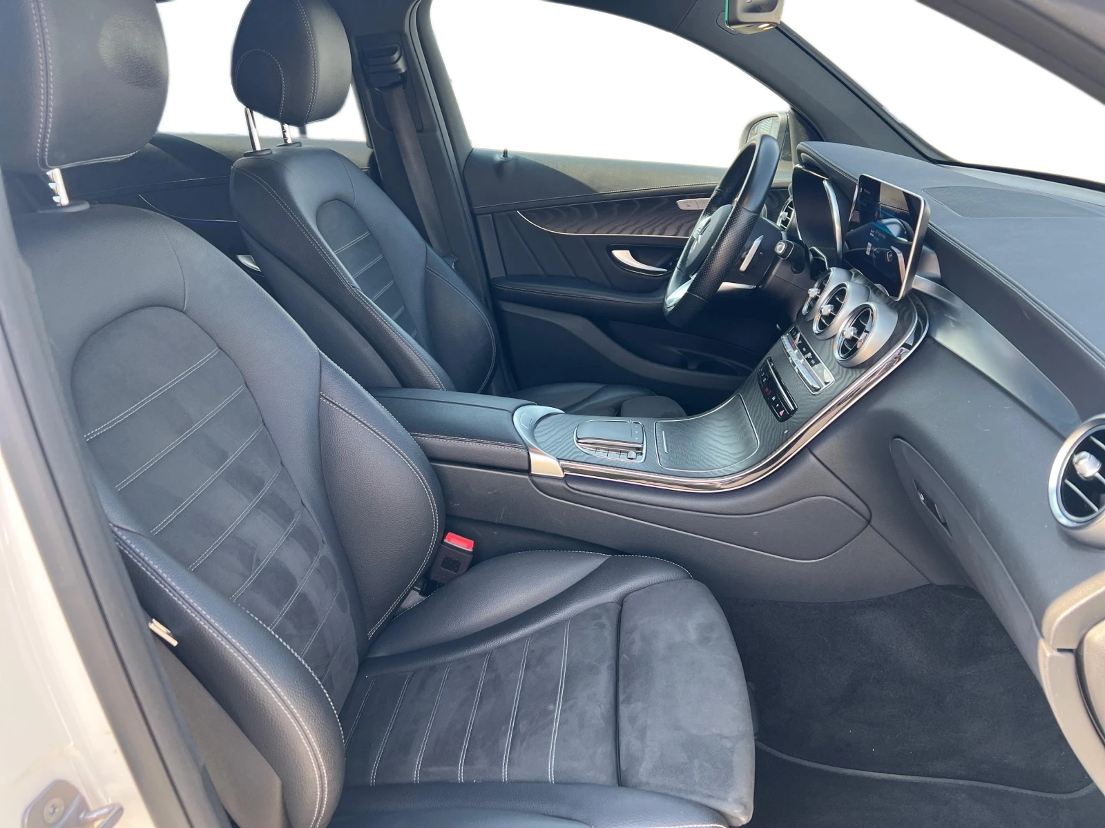 Mercedes-Benz GLC 300 d 4MATIC, снимка 11 - Автомобили и джипове - 55829602