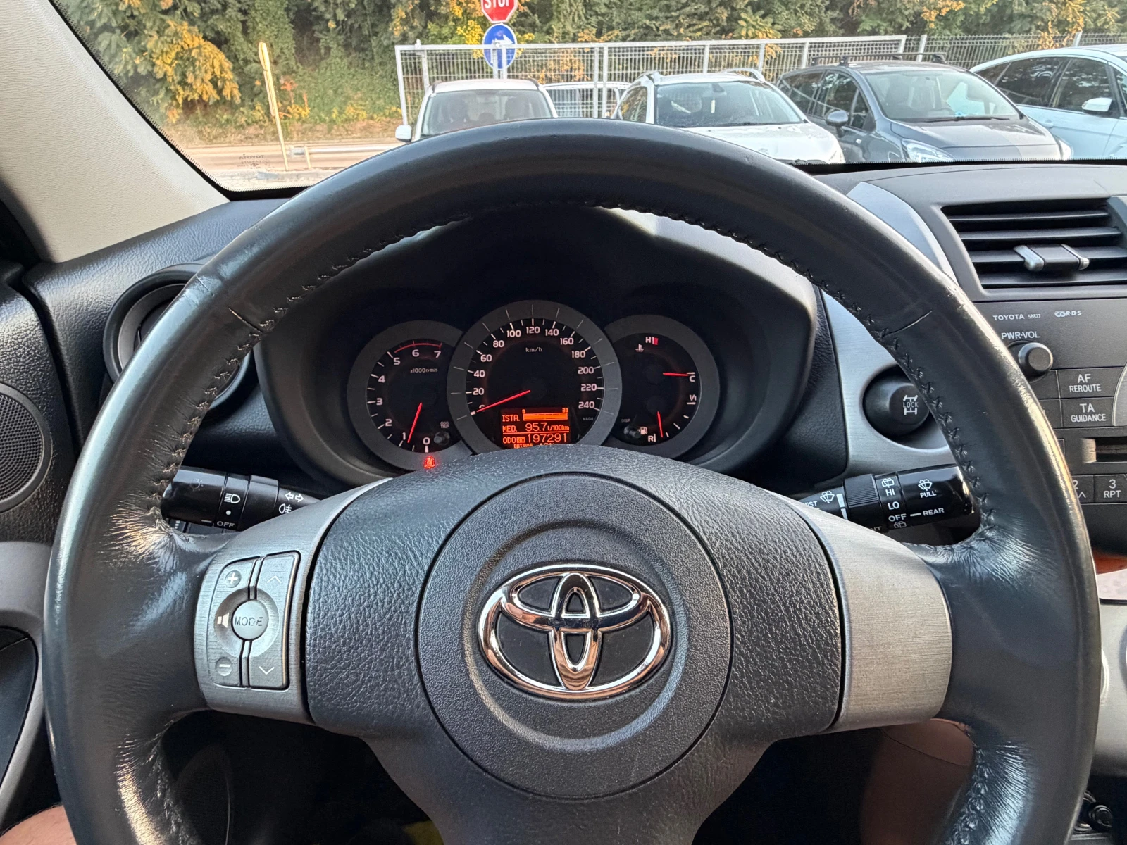 Toyota Rav4 2.2D4D* 4X4* KLIMATIK* TOP, снимка 9 - Автомобили и джипове - 55854068
