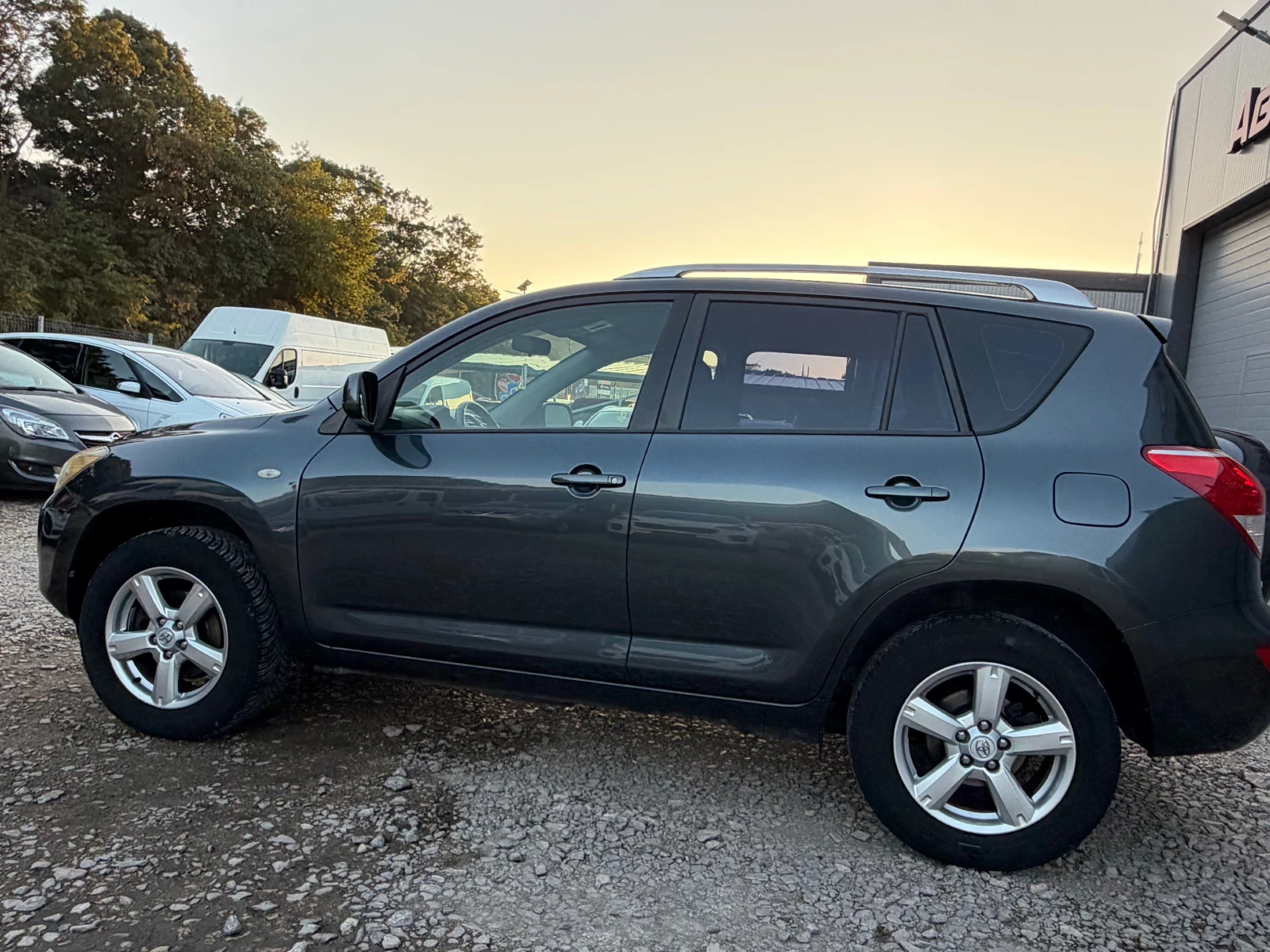 Toyota Rav4 2.2D4D* 4X4* KLIMATIK* TOP, снимка 17 - Автомобили и джипове - 55854068