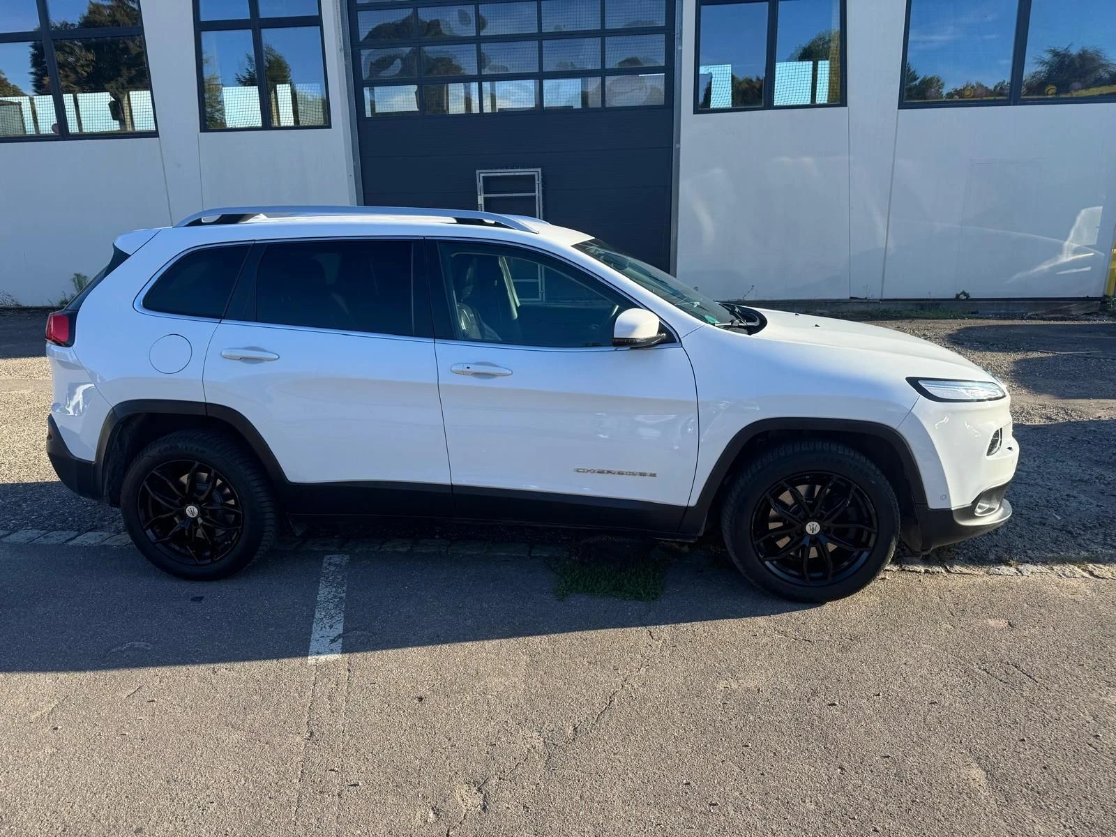 Jeep Cherokee, снимка 3 - Автомобили и джипове - 56635667