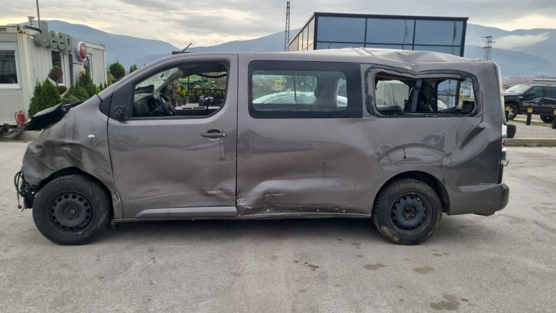 Opel Vivaro, снимка 2 - Бусове и автобуси - 43100245