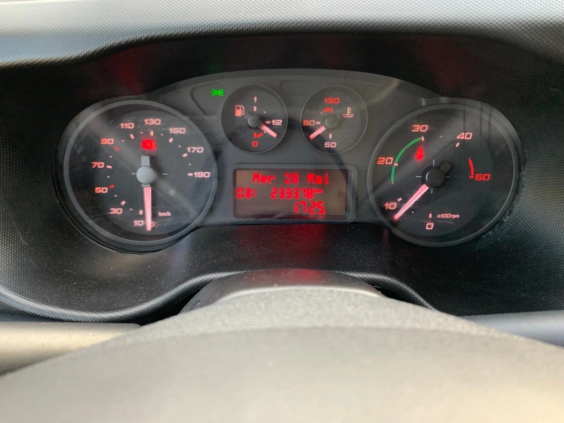 Iveco Daily 35-150 Климатик, снимка 12 - Бусове и автобуси - 50463336