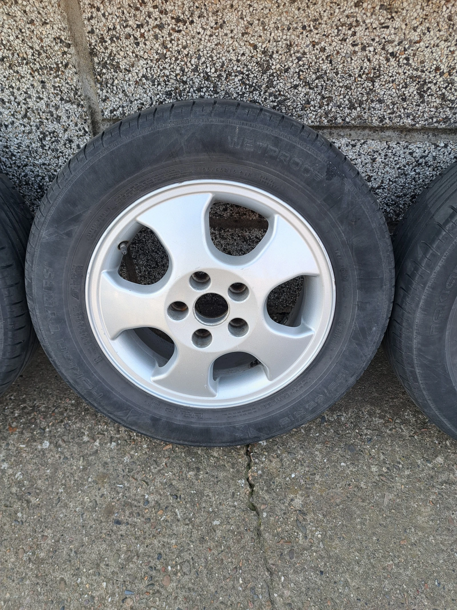 Гуми с джанти Nokian 195/65R15, снимка 5 - Гуми и джанти - 53815211