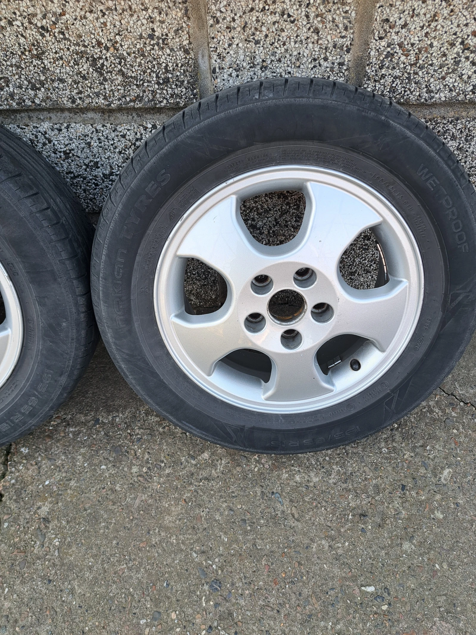 Гуми с джанти Nokian 195/65R15, снимка 6 - Гуми и джанти - 53815211