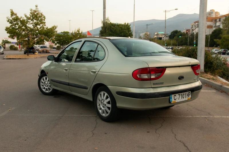 Renault Megane Classic 1.6 i 16V, снимка 5 - Автомобили и джипове - 48585297