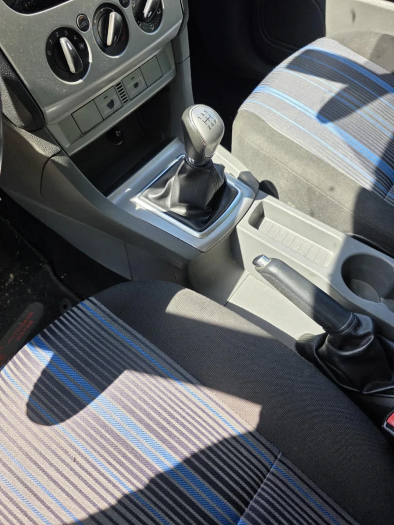 Ford Focus 1.6, снимка 12 - Автомобили и джипове - 52867465