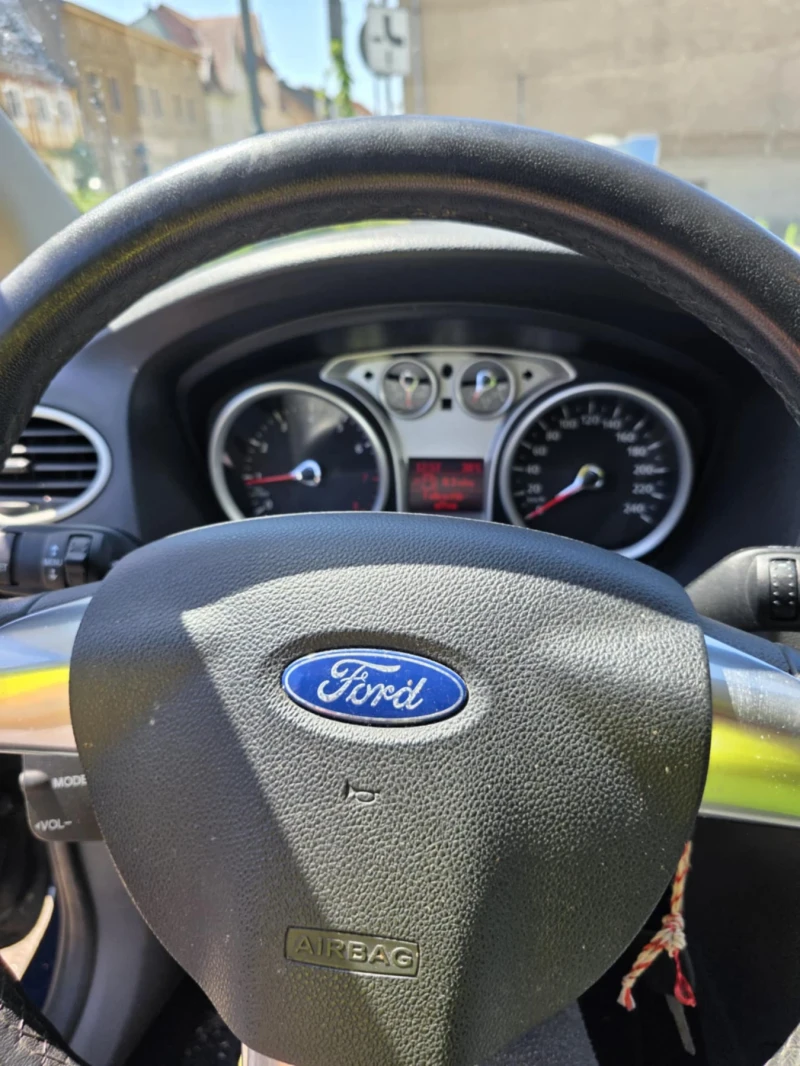 Ford Focus 1.6, снимка 8 - Автомобили и джипове - 52867465