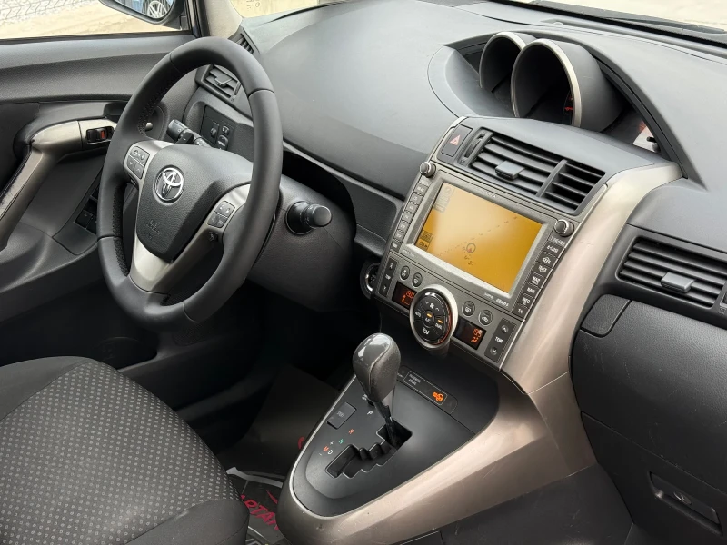 Toyota Verso 2.2DCAT* 2010г* АВТОМАТИК* ТОП СЪСТОЯНИЕ* , снимка 9 - Автомобили и джипове - 51871145