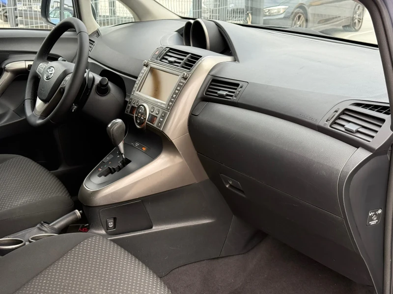 Toyota Verso 2.2DCAT* 2010г* АВТОМАТИК* ТОП СЪСТОЯНИЕ* , снимка 10 - Автомобили и джипове - 51871145