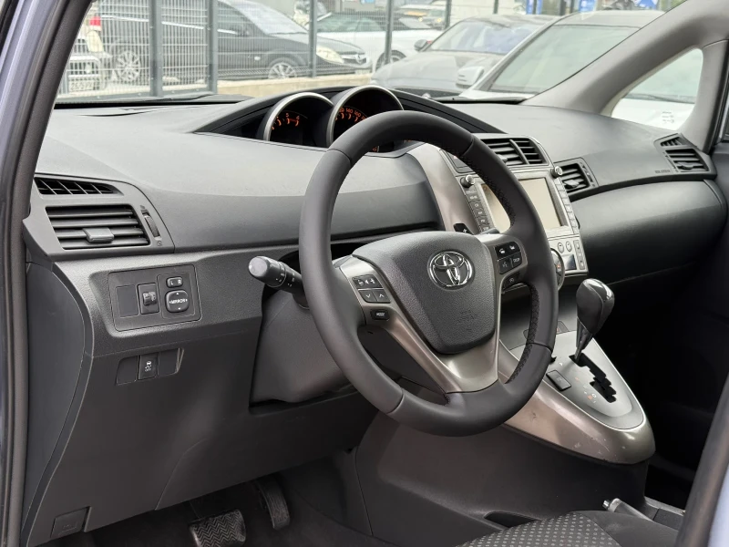 Toyota Verso 2.2DCAT* 2010г* АВТОМАТИК* ТОП СЪСТОЯНИЕ* , снимка 7 - Автомобили и джипове - 51871145