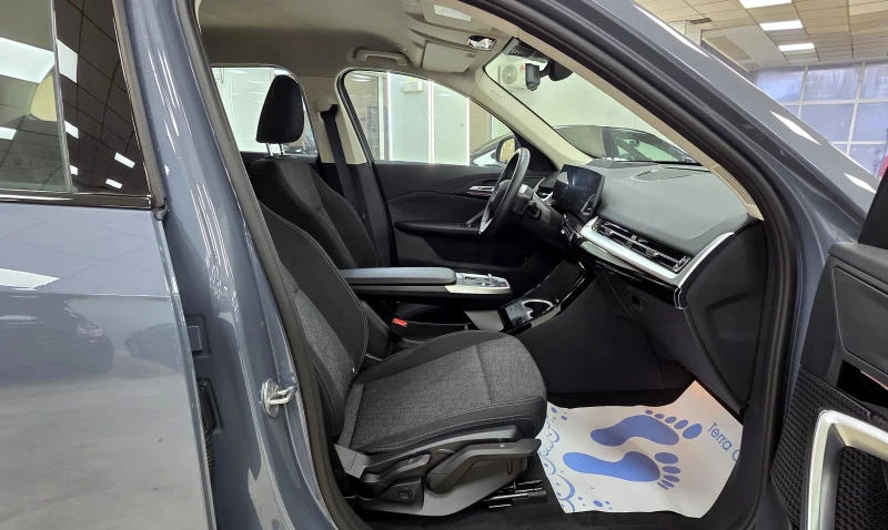 BMW iX1 eDrive20/HUD/360/LED/ACC, снимка 8 - Автомобили и джипове - 52877312