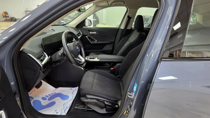 BMW iX1 eDrive20/HUD/360/LED/ACC, снимка 6 - Автомобили и джипове - 52877312