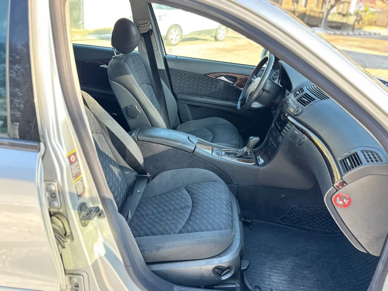 Mercedes-Benz E 220, снимка 5 - Автомобили и джипове - 53166880