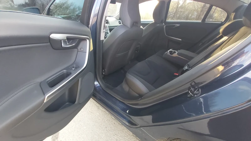 Volvo S60 2.0ТУРБО , снимка 8 - Автомобили и джипове - 53598262