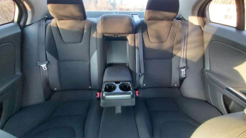 Volvo S60 2.0ТУРБО , снимка 11 - Автомобили и джипове - 53598262