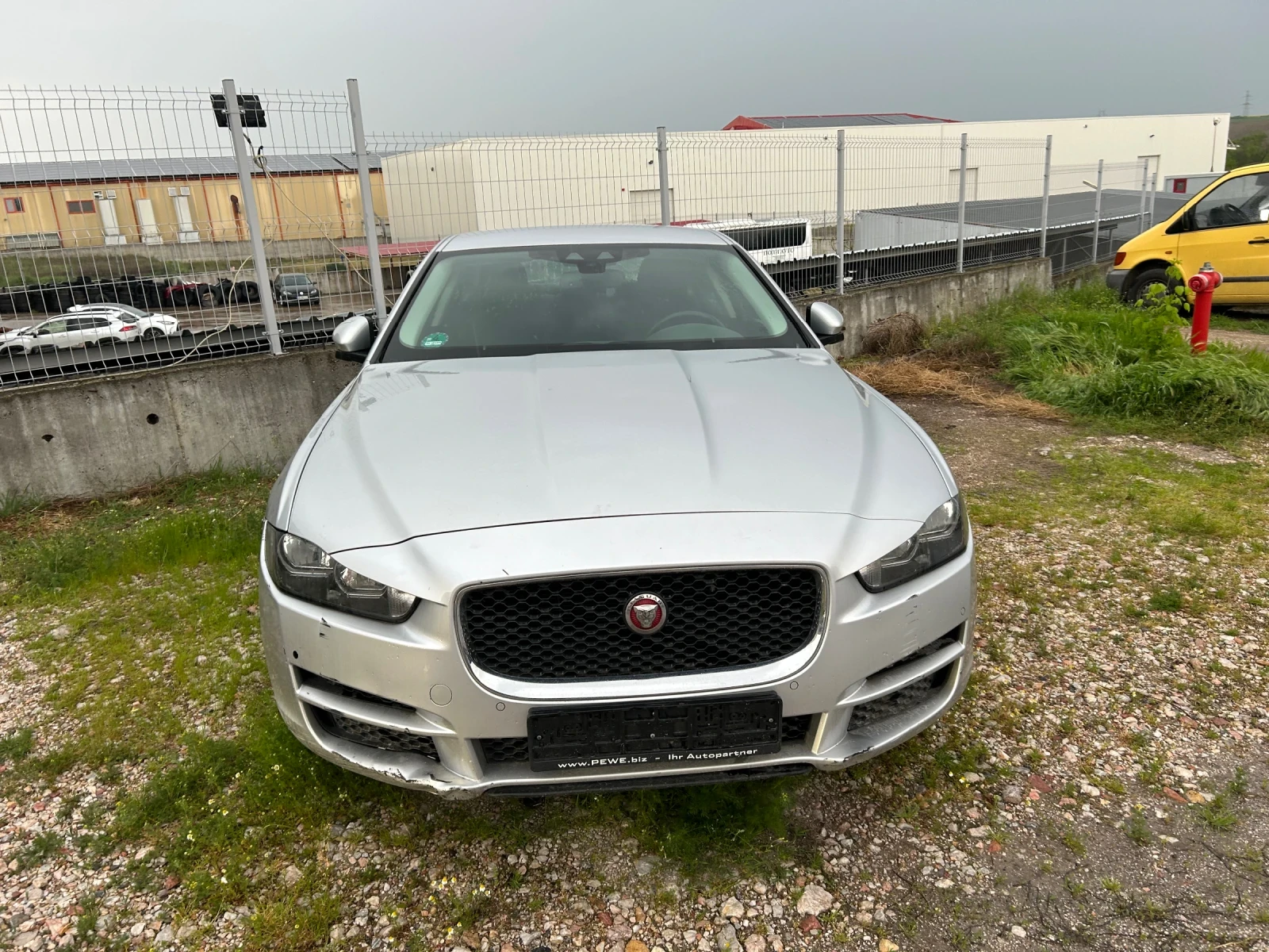 Jaguar XE 2.d - изображение 2