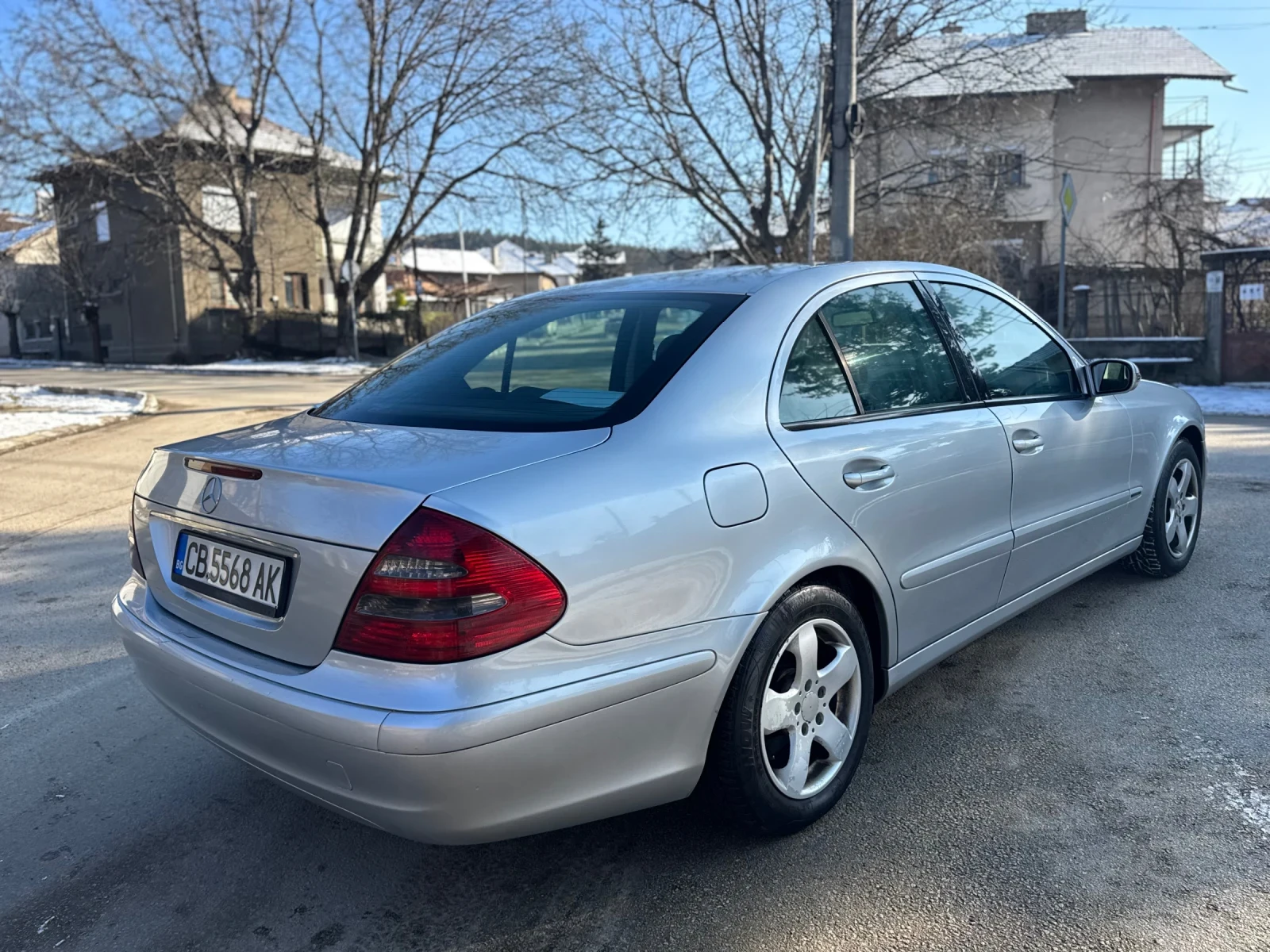 Mercedes-Benz E 220  - изображение 4