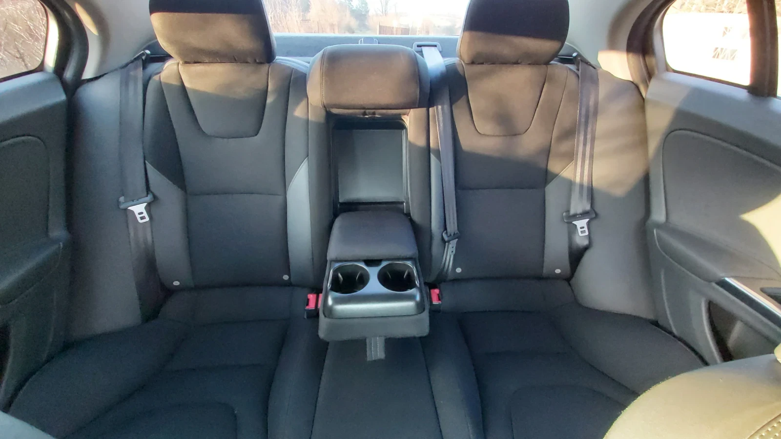 Volvo S60 2.0ТУРБО , снимка 11 - Автомобили и джипове - 53598262