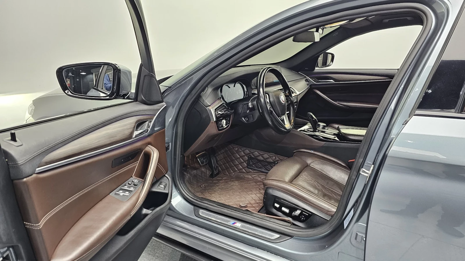 BMW 520 2017* M-PK* COMFORT* HEAD-UP* ИНСПЕКТИРАНА* КРАЙНА, снимка 10 - Автомобили и джипове - 54073183