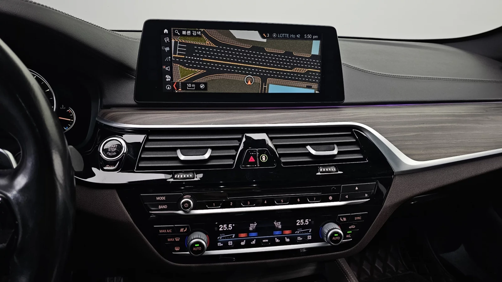 BMW 520 2017* M-PK* COMFORT* HEAD-UP* ИНСПЕКТИРАНА* КРАЙНА, снимка 8 - Автомобили и джипове - 54073183