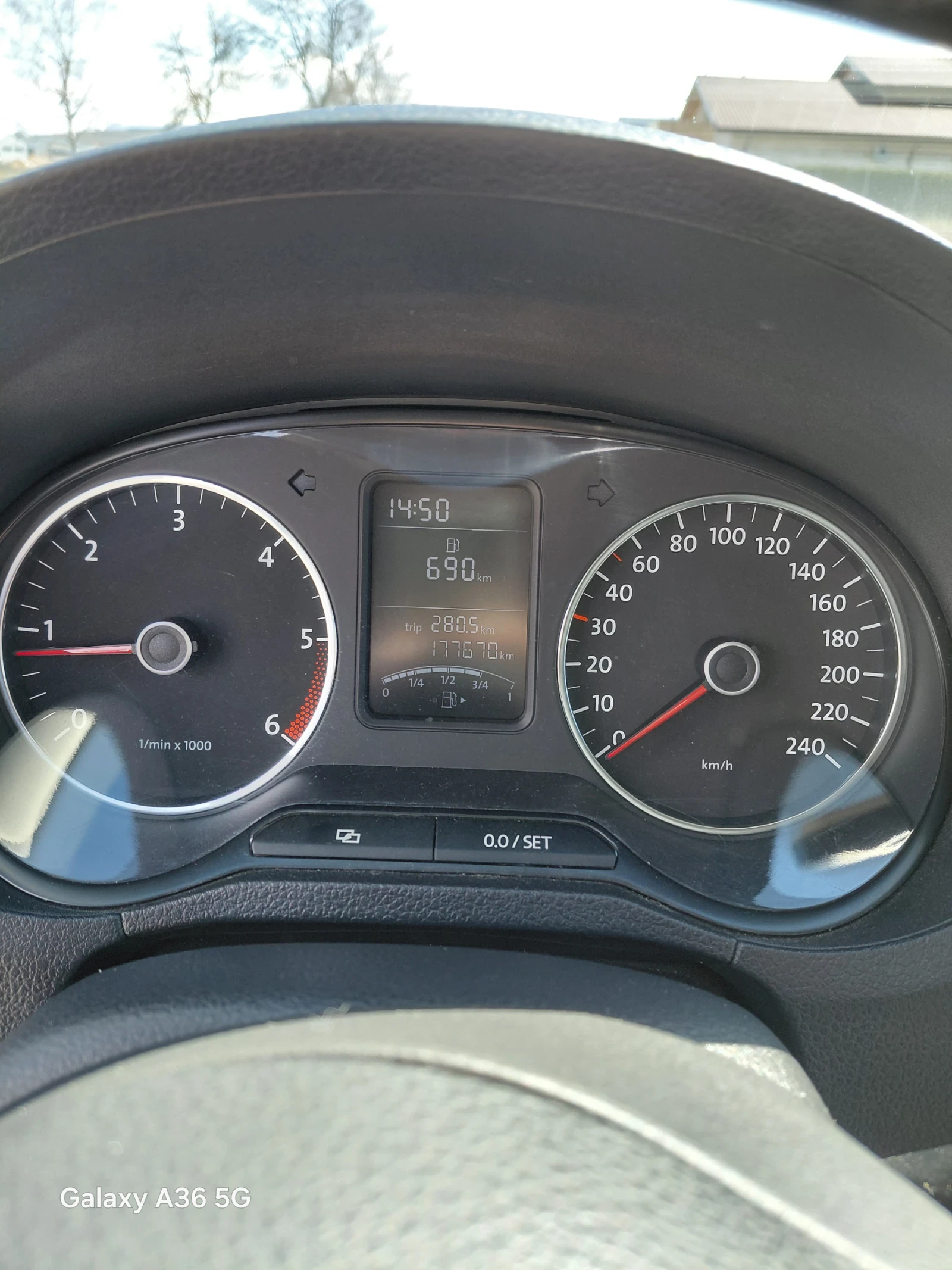 VW Polo 6R, снимка 16 - Автомобили и джипове - 54100037