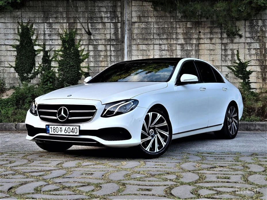 Mercedes-Benz E 200, снимка 2 - Автомобили и джипове - 54735818