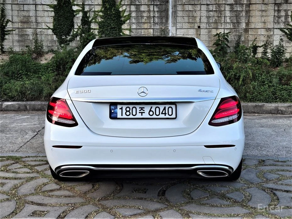 Mercedes-Benz E 200, снимка 5 - Автомобили и джипове - 54735818