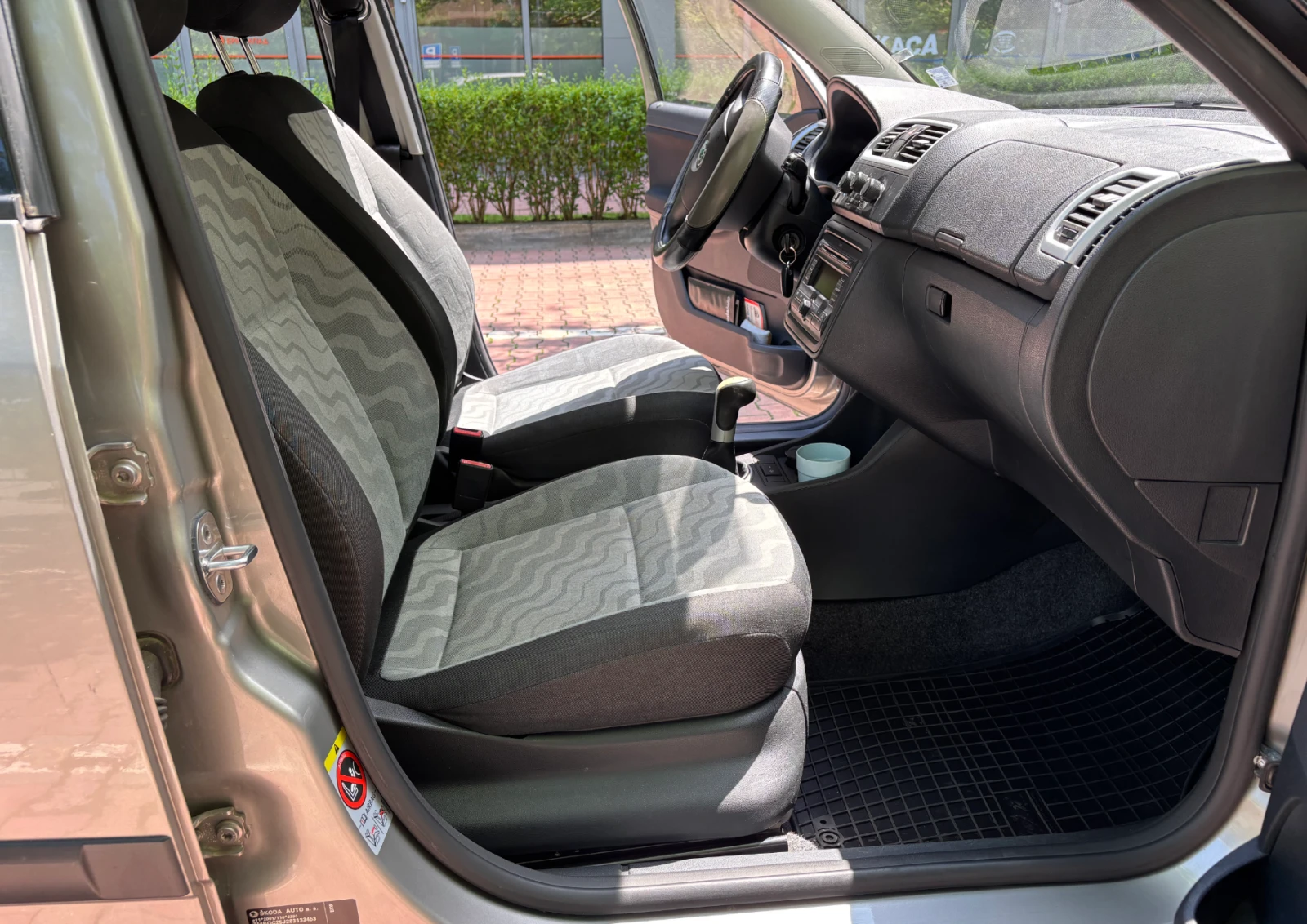 Skoda Fabia 1.4 16V Ambient, снимка 9 - Автомобили и джипове - 54826684