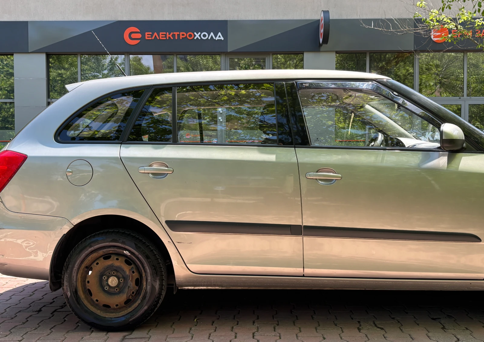 Skoda Fabia 1.4 16V Ambient, снимка 3 - Автомобили и джипове - 54826684