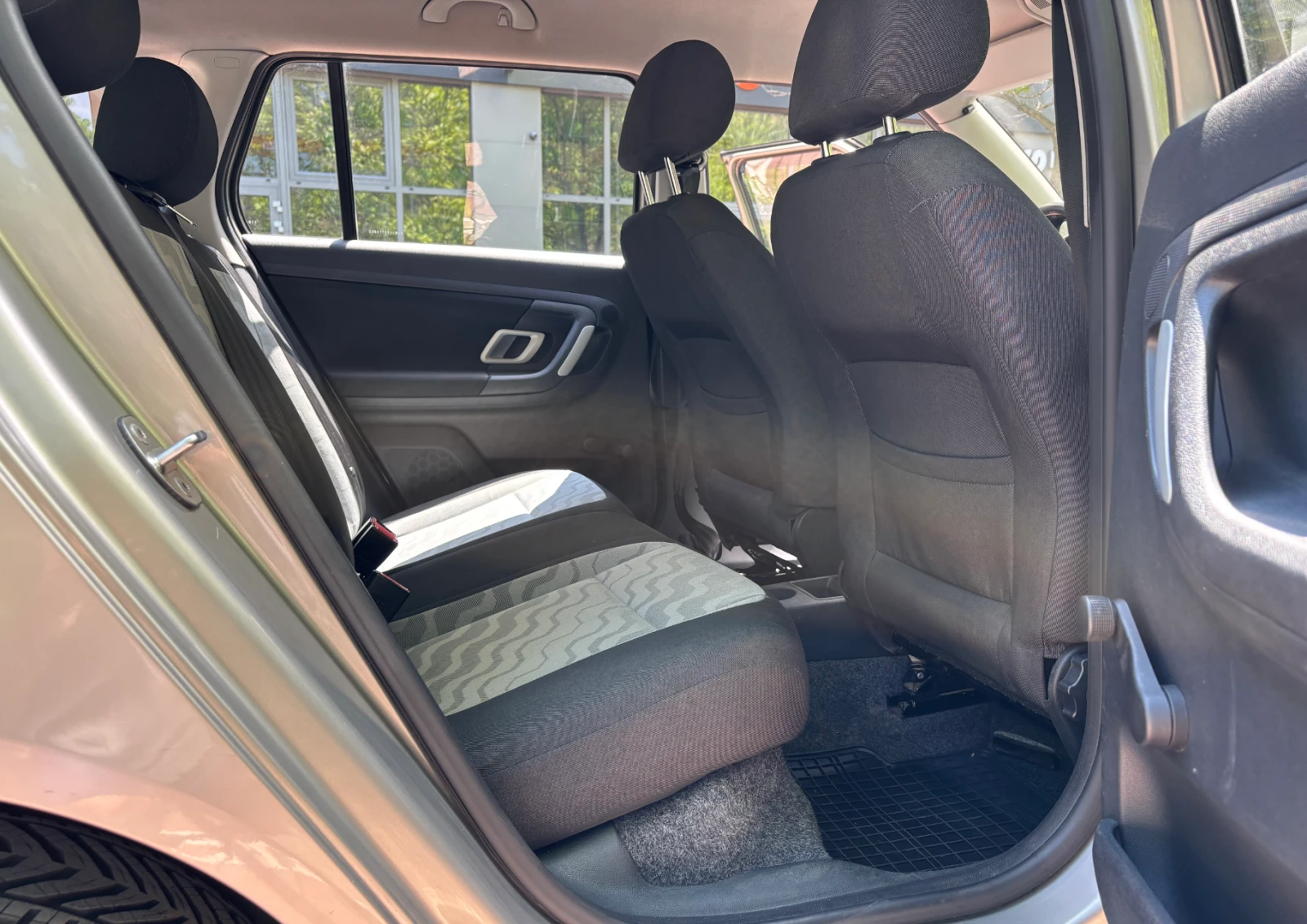 Skoda Fabia 1.4 16V Ambient, снимка 10 - Автомобили и джипове - 54826684