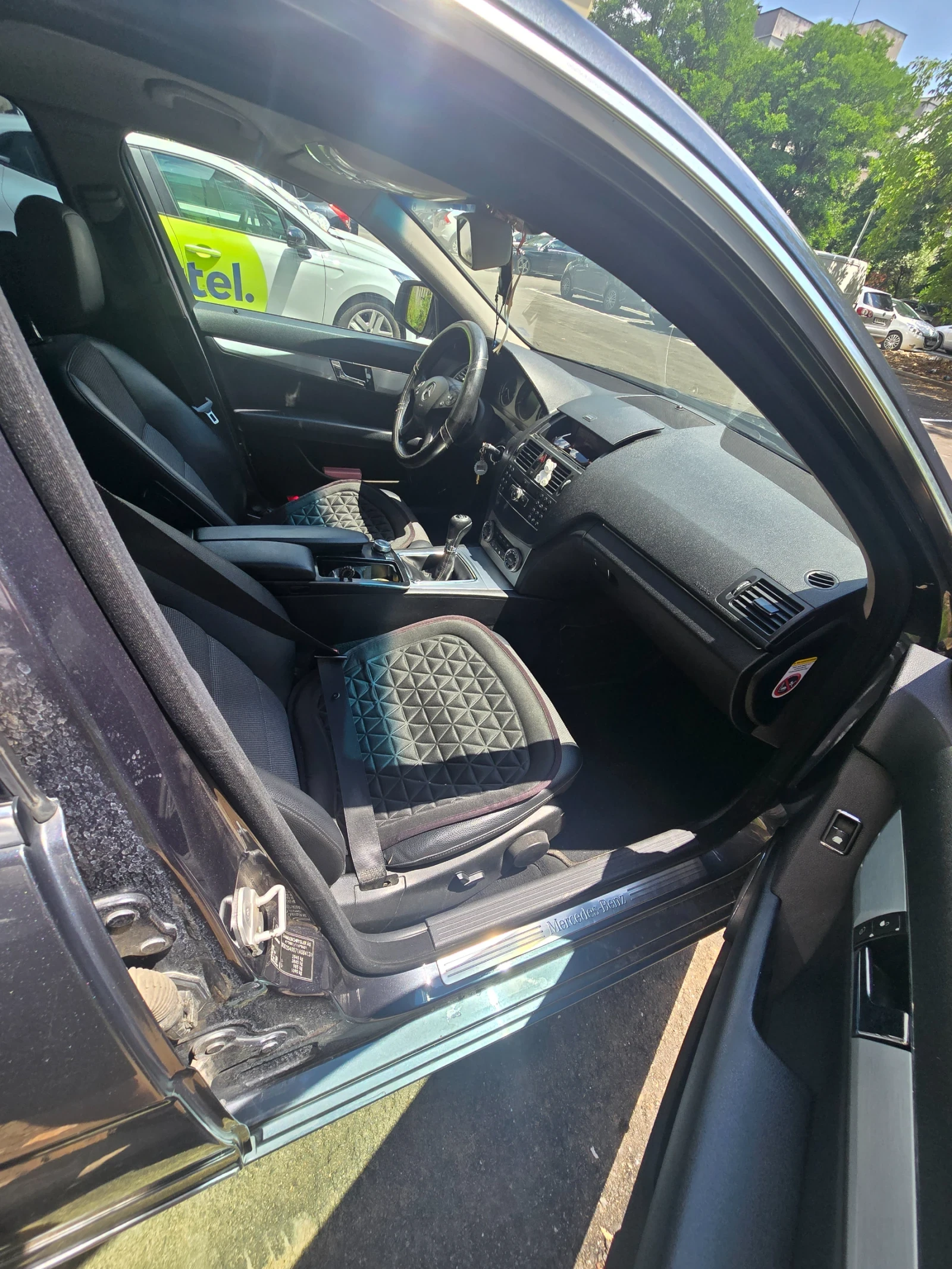 Mercedes-Benz C 200, снимка 3 - Автомобили и джипове - 54849321