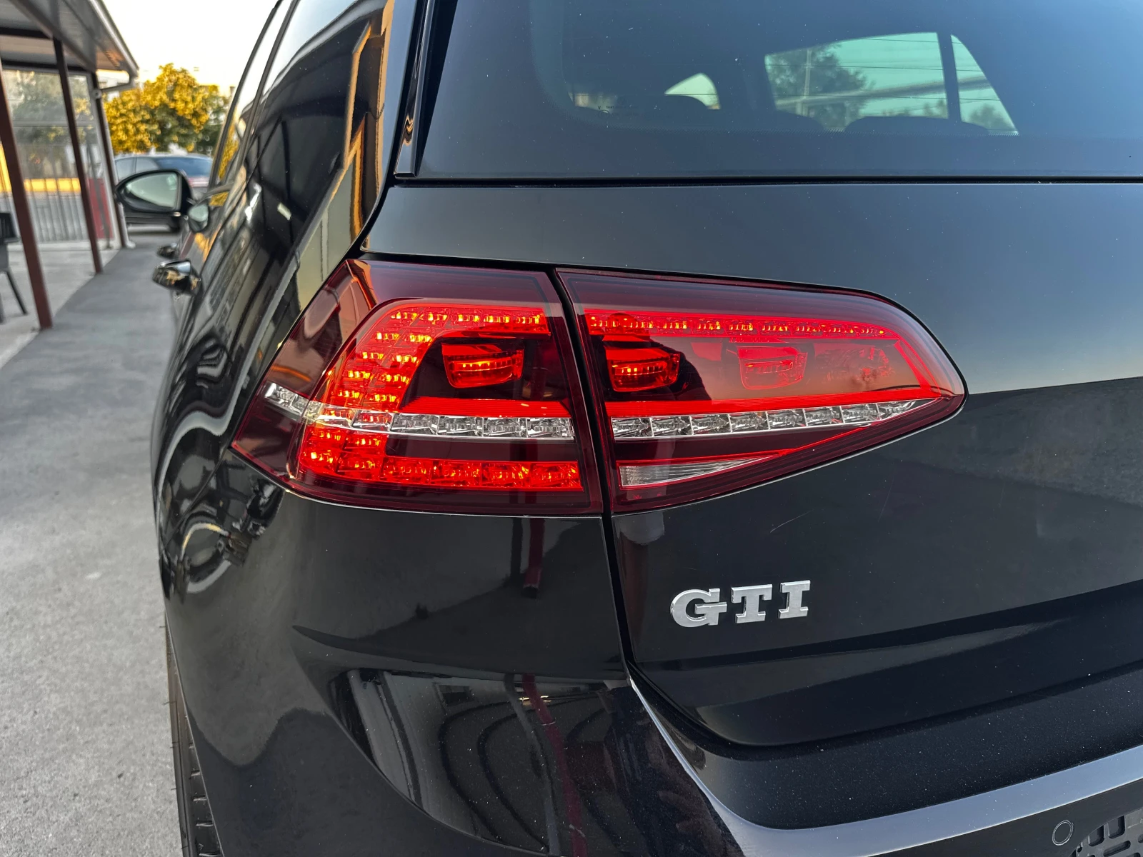 VW Golf GTI DSG 220к.с КАТО НОВ, снимка 17 - Автомобили и джипове - 55103545