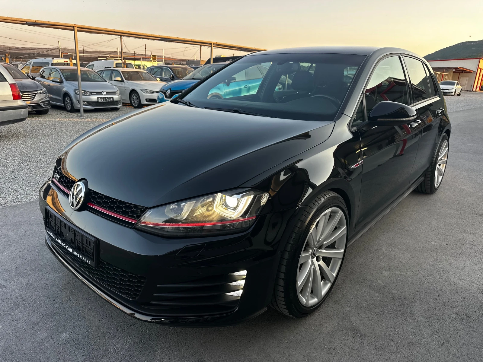 VW Golf GTI DSG 220к.с КАТО НОВ, снимка 4 - Автомобили и джипове - 55103545