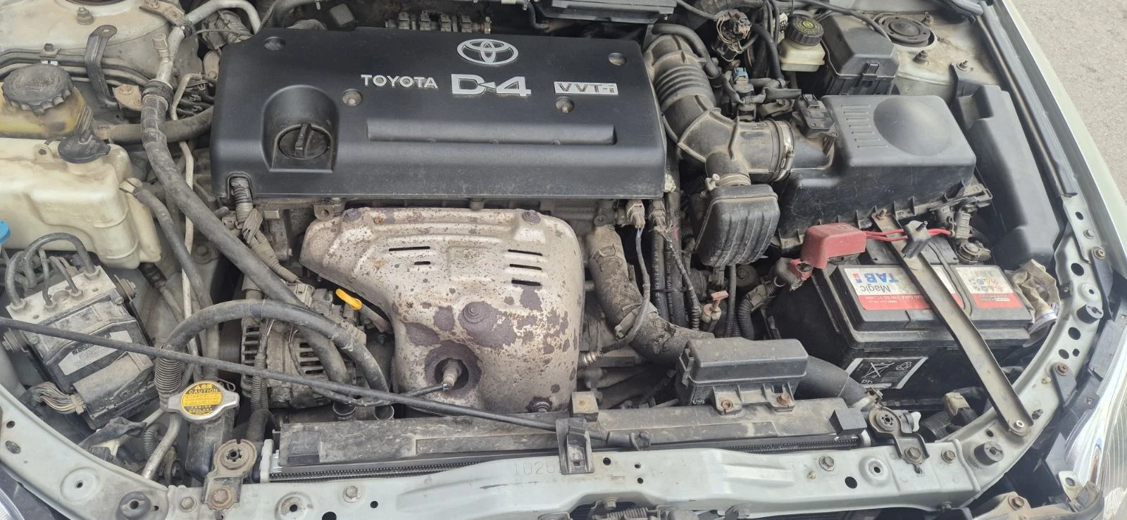 Toyota Avensis Лек, снимка 10 - Автомобили и джипове - 55219933