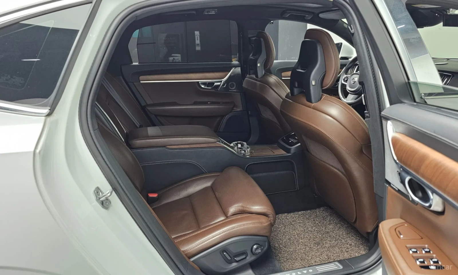 Volvo S90 HYBRID* TEXNOTEST* FULL EKSTRI* UNIKAT* , снимка 12 - Автомобили и джипове - 55234239