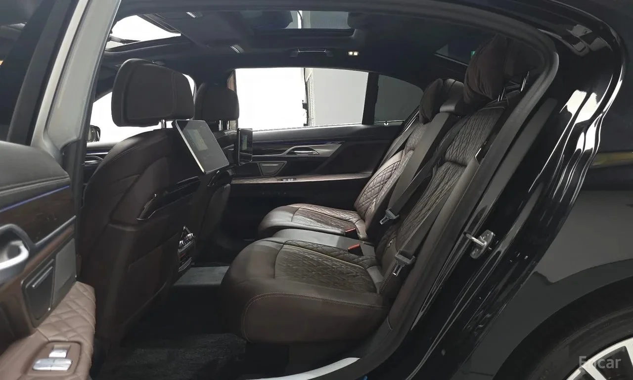 BMW 740 * 740Li xDrive Design Pure Excellence* АВТОКРЕДИТ*, снимка 12 - Автомобили и джипове - 56096955