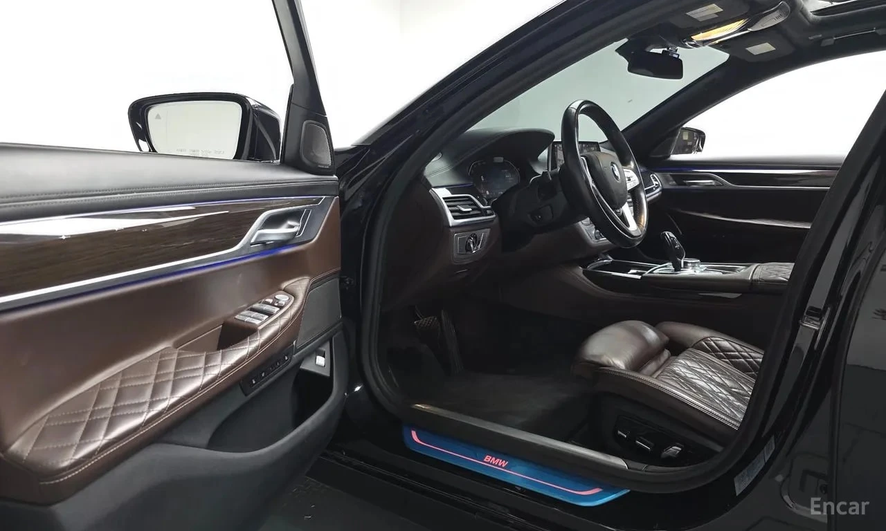 BMW 740 * 740Li xDrive Design Pure Excellence* АВТОКРЕДИТ*, снимка 10 - Автомобили и джипове - 56096955