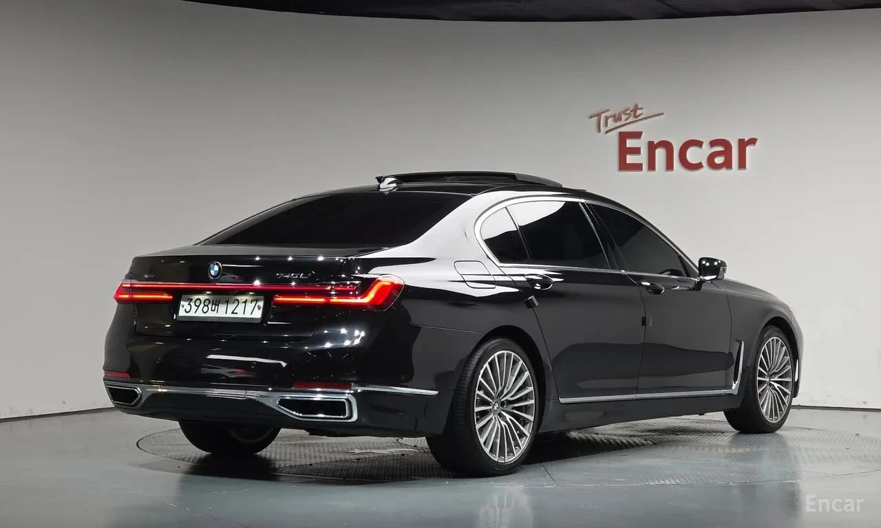 BMW 740 * 740Li xDrive Design Pure Excellence* АВТОКРЕДИТ*, снимка 2 - Автомобили и джипове - 56096955