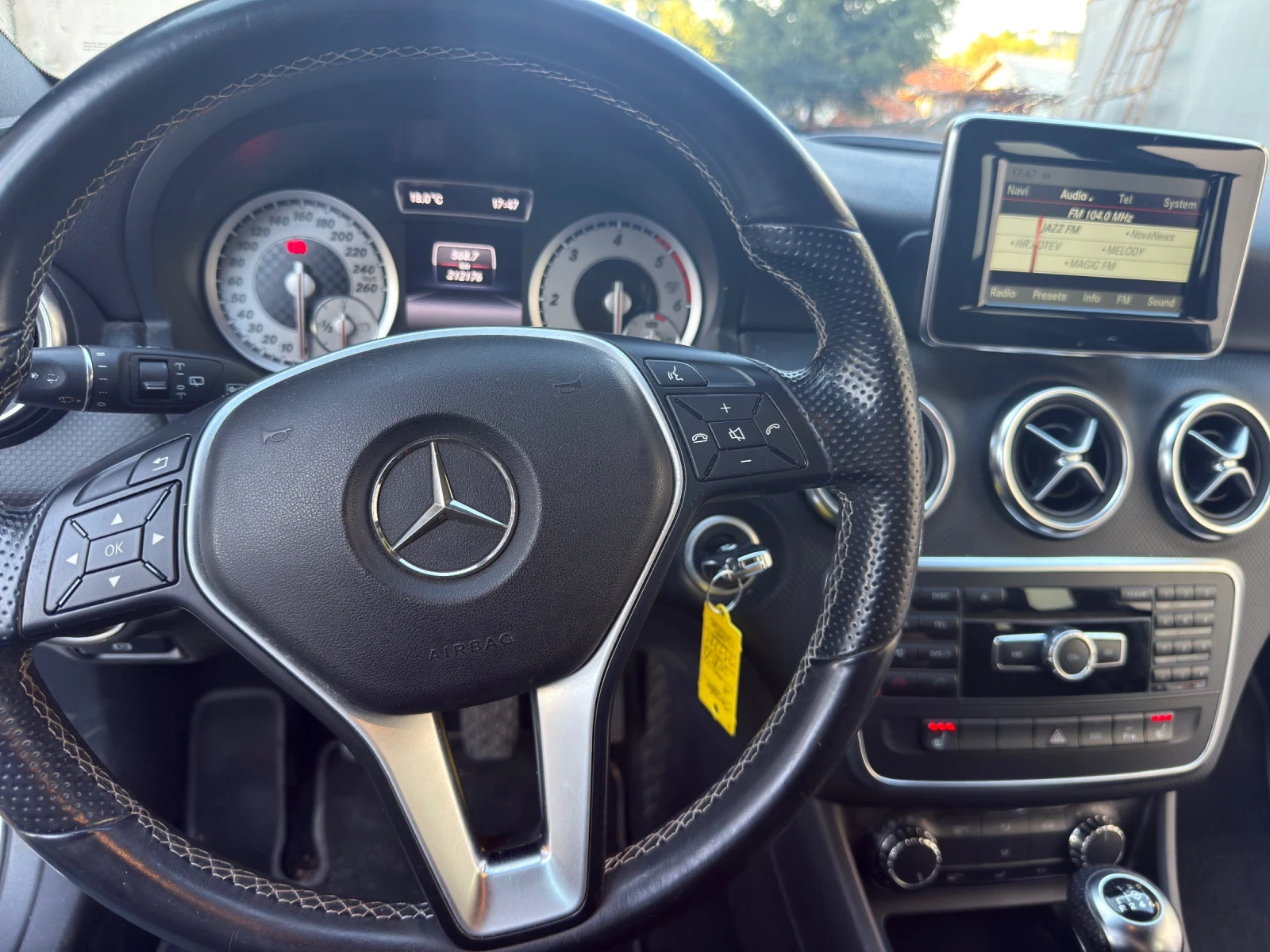 Mercedes-Benz A 180, снимка 6 - Автомобили и джипове - 56106552